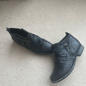 Earth black women’s booties, size 9